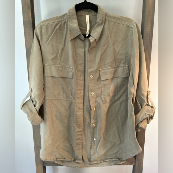Aritzia button down shirt - Picture 1 of 3